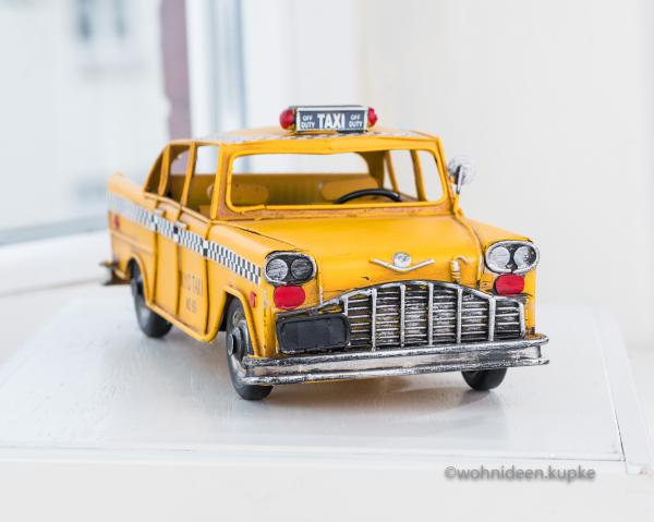 Handgefertigtes Modellfahrzeug Retro Taxi schwarz/gelb aus Metall (27 cm)